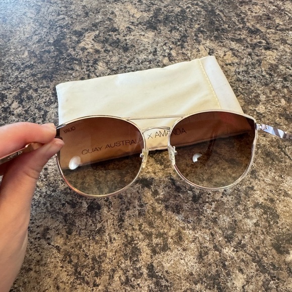 Quay x Amanda Cherry Bomb Sunglasses - Picture 5 of 5